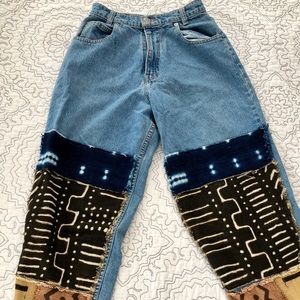 Levi's Blue Denim with Black and Tan Accents Boyfriend Jeans